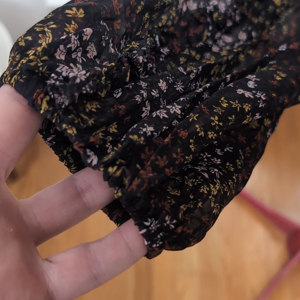Joie Silk Whimsy Goth Flowy Floral Print Top with Ruffle Detail on Sleeves Boho - Picture 5 of 8